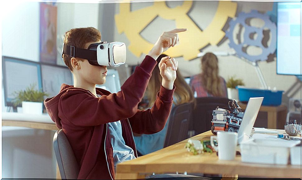 Benefits and limitations of virtual and augmented reality in classrooms