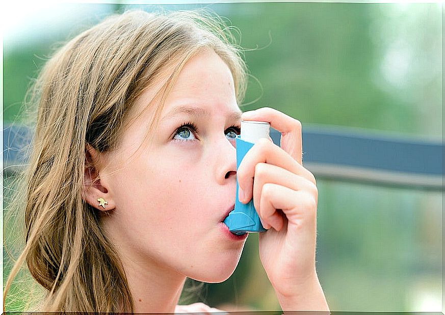 Children with asthma can play sports as long as they follow certain recommendations.