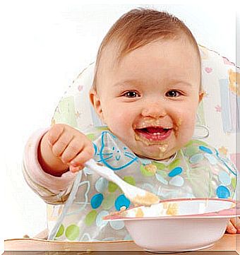 You can speed up the adaptation to solid diets if you decide to prepare homemade food for the baby.