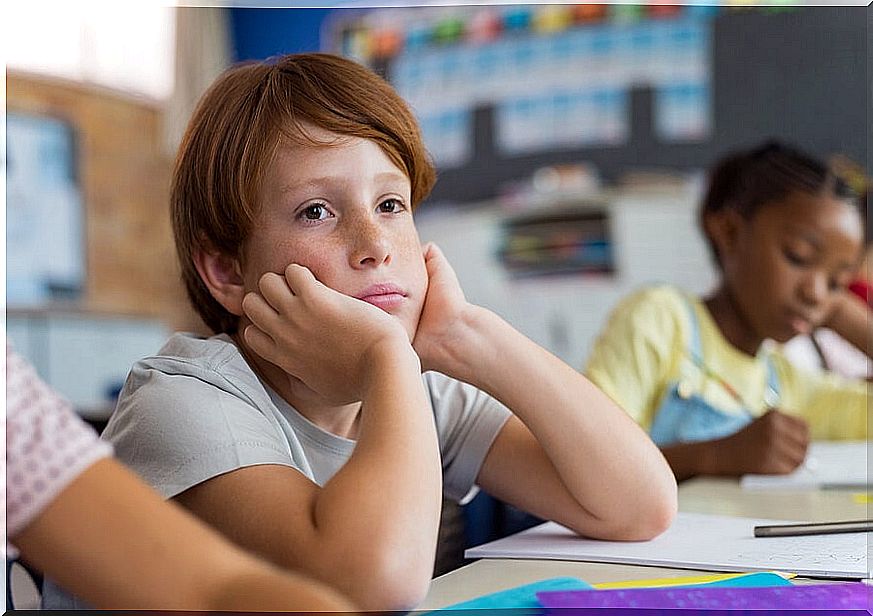 Lack of motivation at school can be caused by many factors linked to the child's environment and personality.